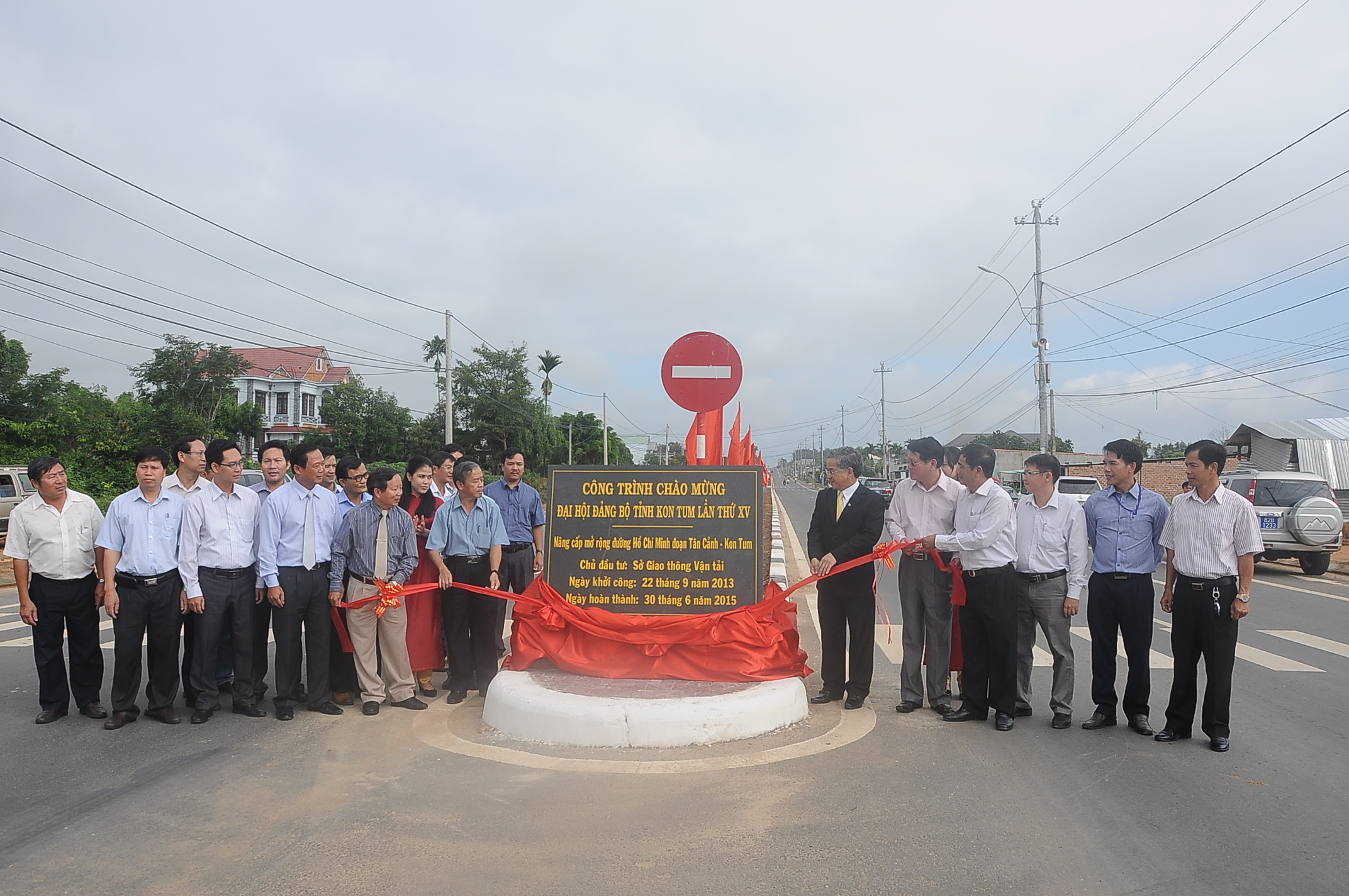 Lễ gắn biển công trình chào mừng Đại hội Đảng bộ tỉnh Kon Tum lần thứ XV